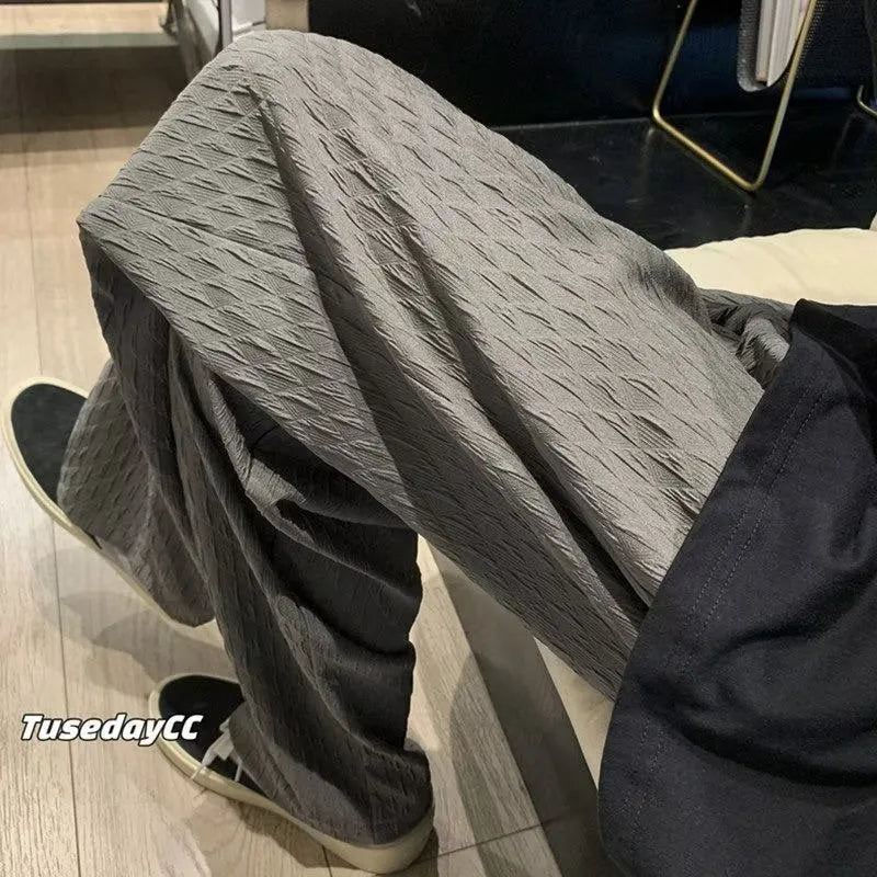 Men's jacquard rhombus draped pants in black with straight leg and non-ironing finish
