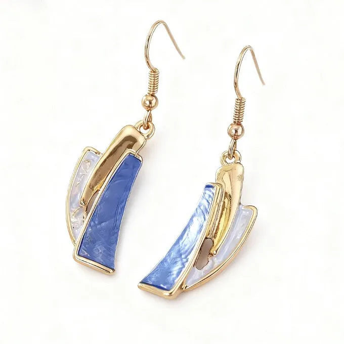 Blue zinc alloy quadrilateral pendant necklace and matching earrings set on display with twist link chain