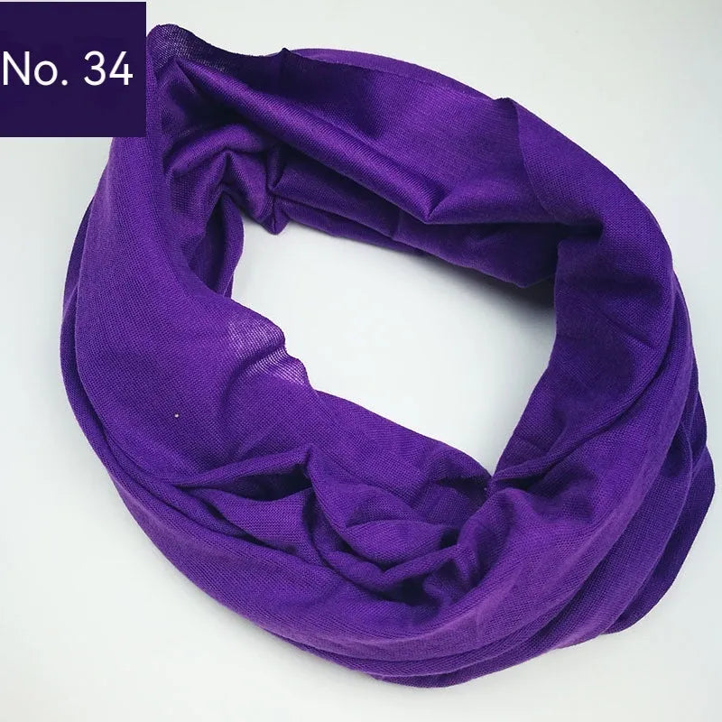 Seamless polyester headscarf for outdoor sports in a choice of colours.