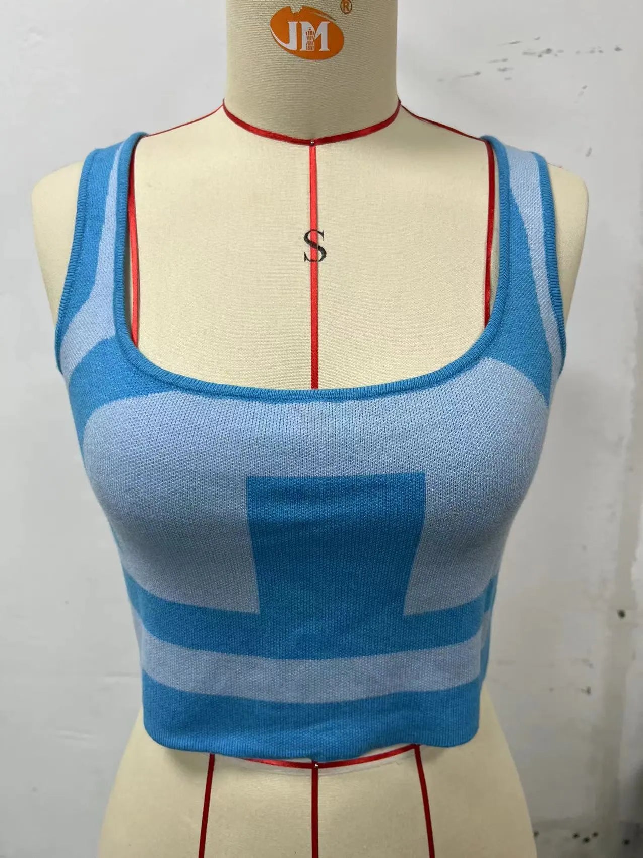 Women's U-collar camisole vest in contrasting colours with street fashion slim fit styling