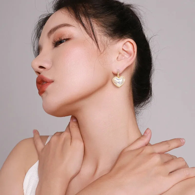 Gold alloy ear clip for women with natural style metal design