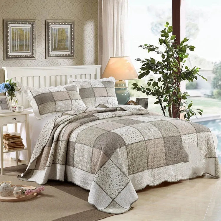 Pure cotton quilted bedspread three-piece set in bedspread style with matching pillowcases.