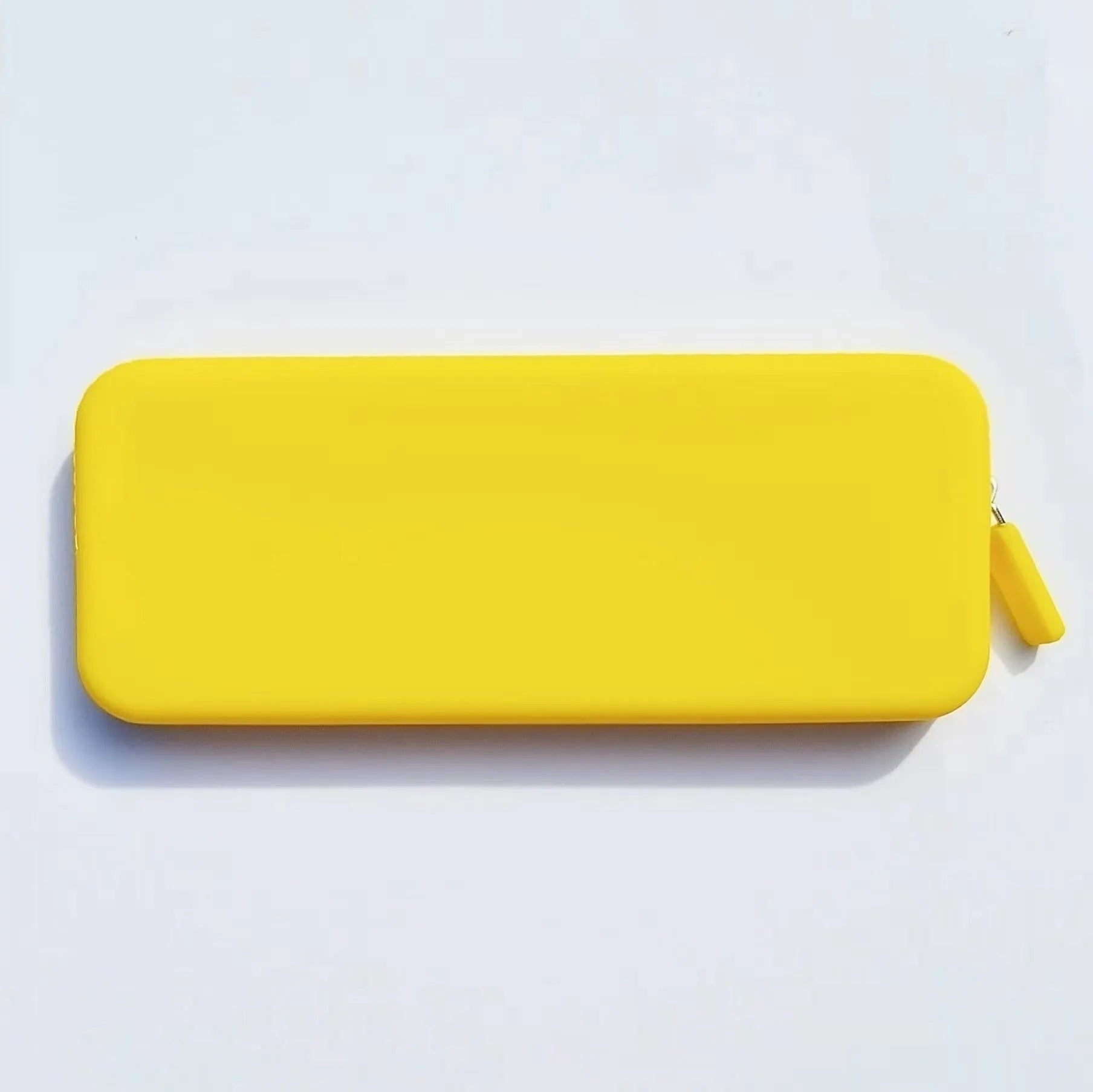 Silicone dustproof travel makeup brush storage bag in assorted colours showing 20cm by 8cm size