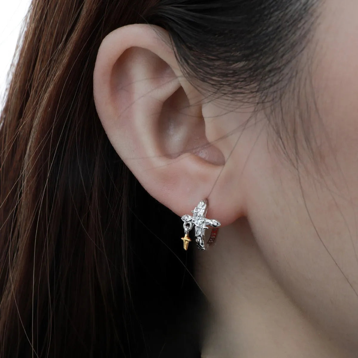 925 silver geometric cross earrings with white gold electroplating and round detailing