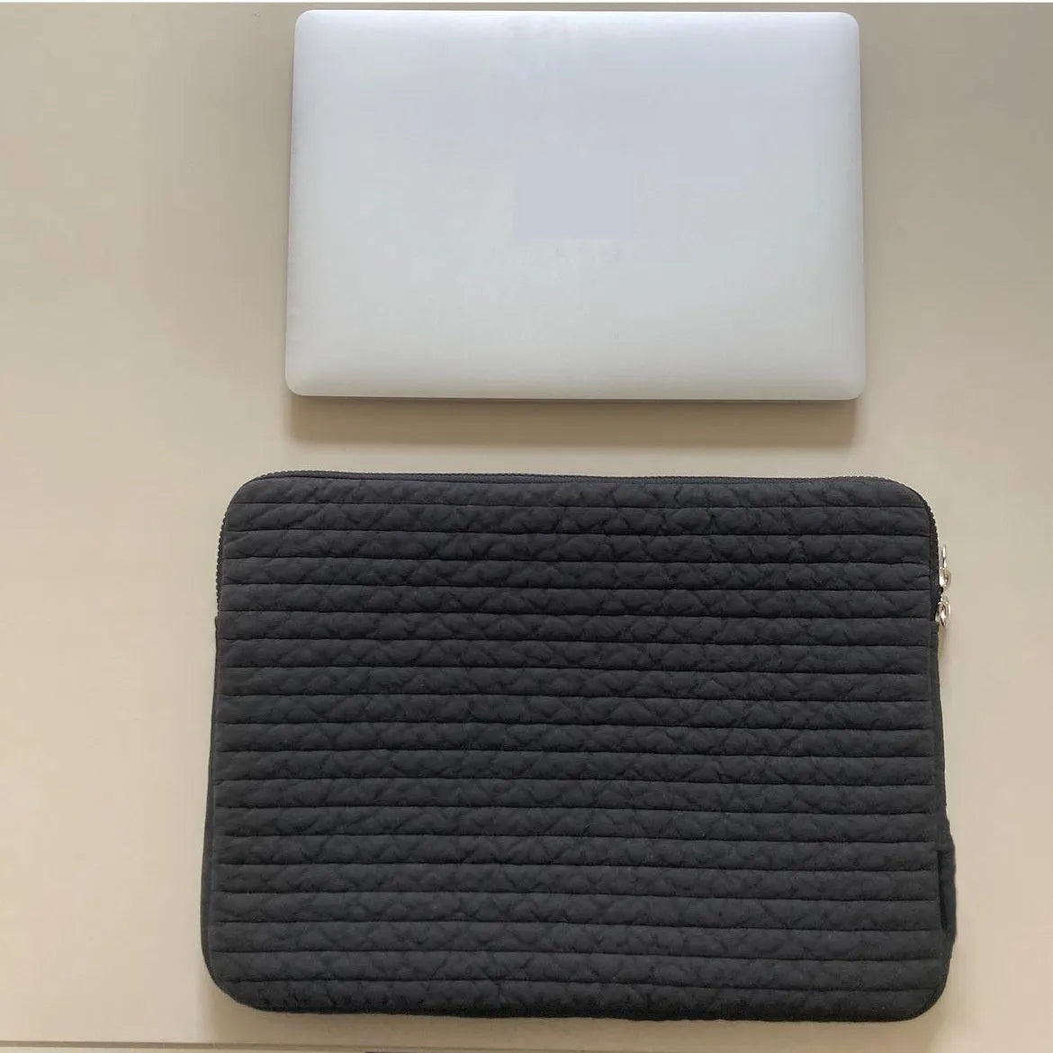 Black and white anti-seismic cotton laptop clutch bag for tablets with coin pocket in three size options