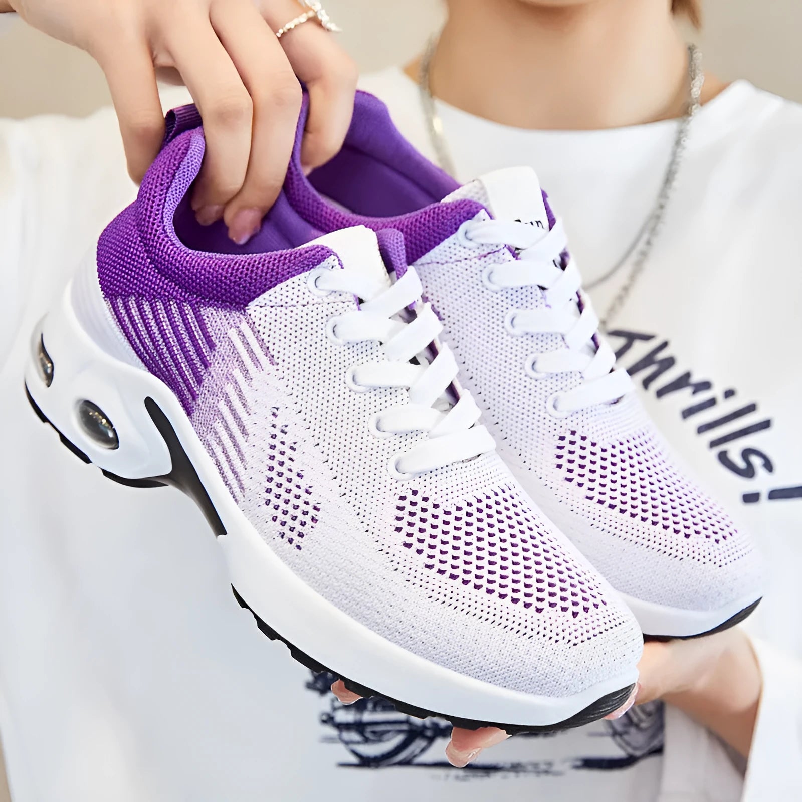 Women's Flyknit casual running shoes in a stripe pattern, showing front lace-up and round toe design.