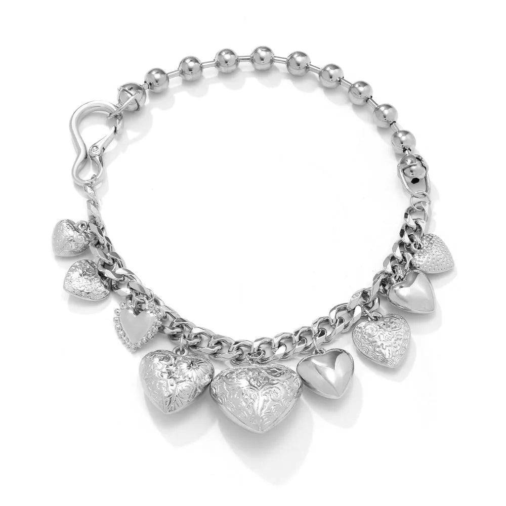 Exaggerated heart-shaped pendant necklace with adjustable chain in gold or white K colour