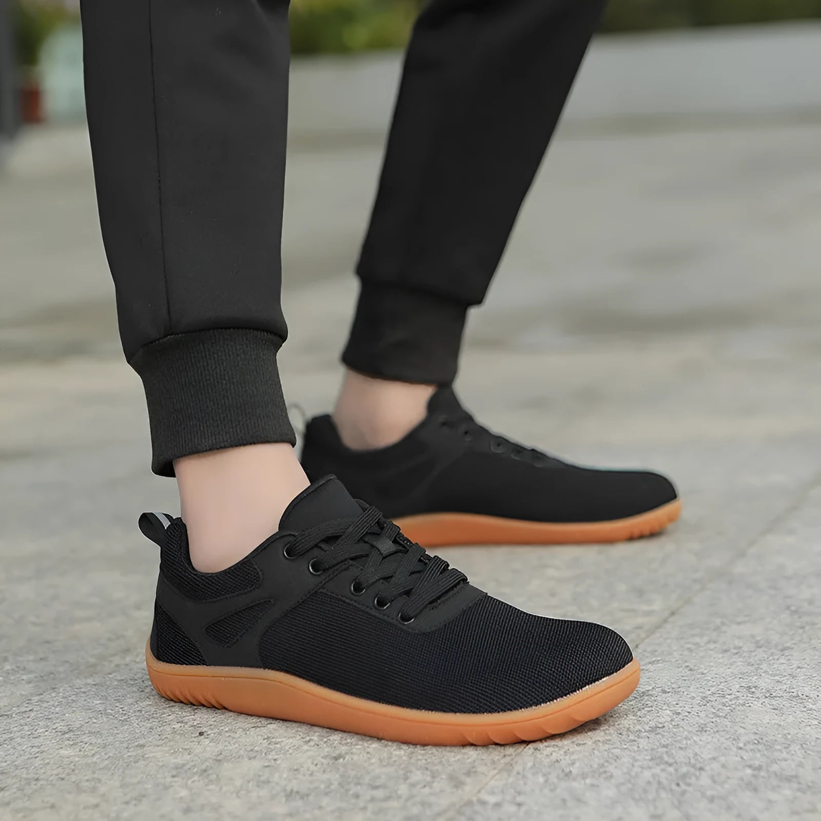 Wide-toe running sports shoes with breathable mesh upper and low-heel beef tendon sole in neutral colors