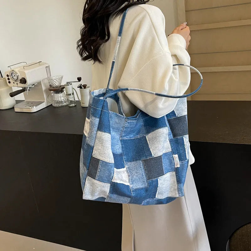 Women's large canvas tote bag in colour-contrast check plaid pattern, horizontal square shape, with slit pocket, in brown