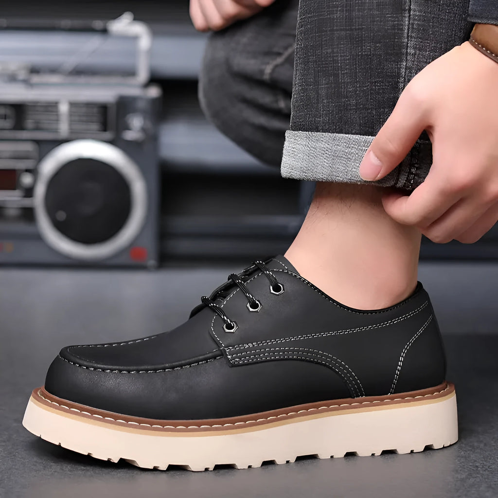 Men's black low-top casual boots with round toe and rubber sole