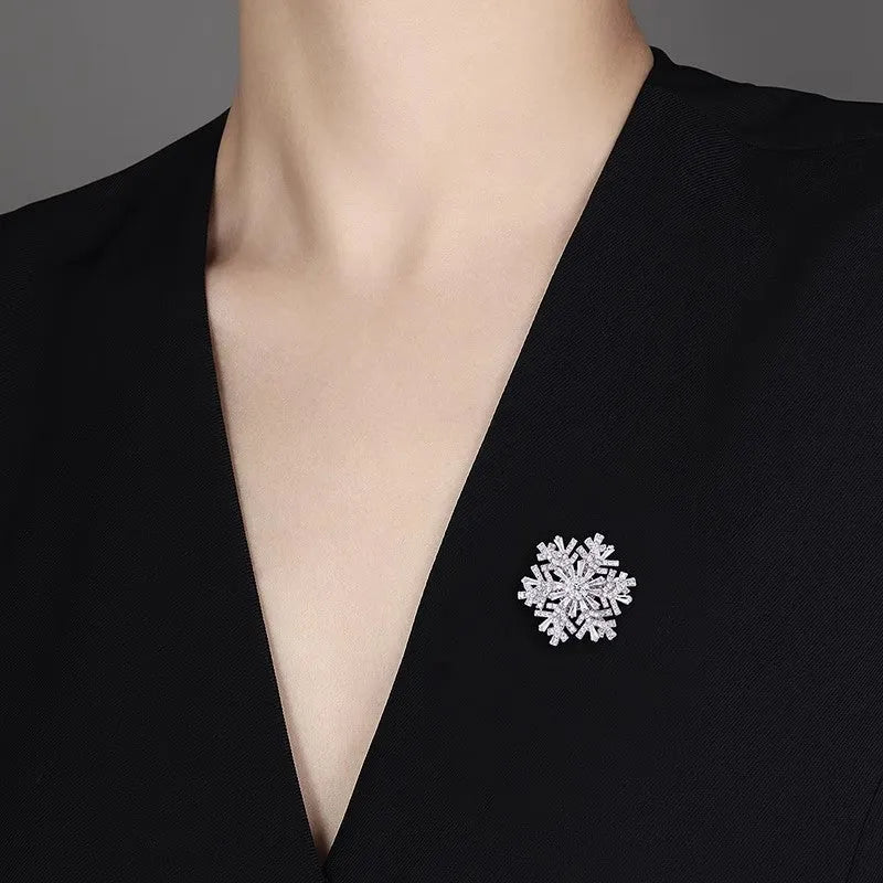 Luxury spinning snowflake brooch in alloy with diamond treatment, rotating silver snow crystal white, women's pin