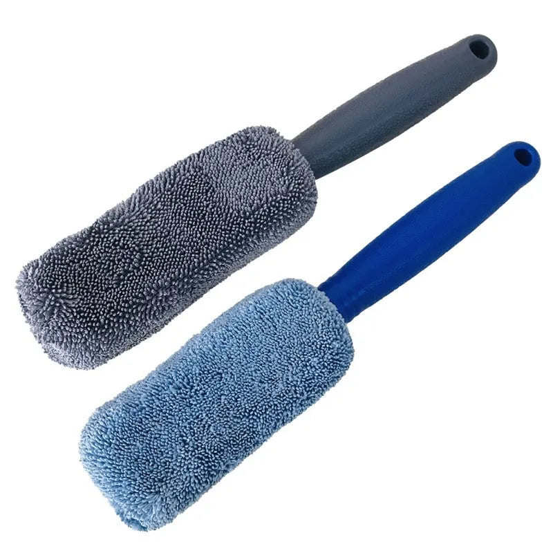 Microfiber car tyre brush with long 29cm handle in blue colour for cleaning alloy wheels