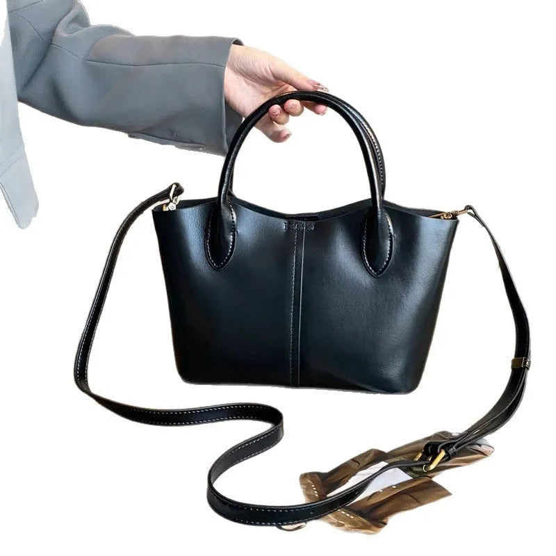 Shell-shaped women's crossbody handbag in genuine cowhide leather with sewing thread details, available in beige colour