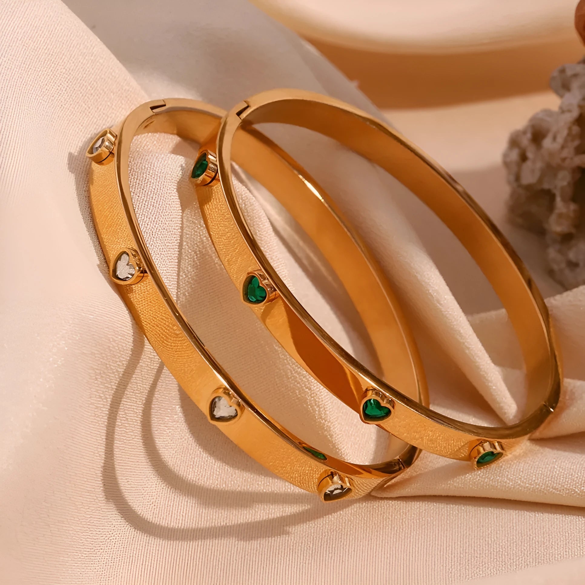 Stainless steel bracelet with micro-inlaid peach heart charm in golden electroplated finish