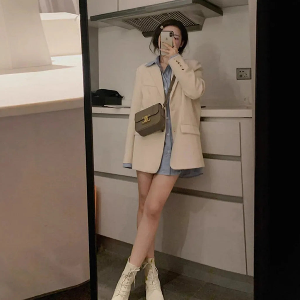 Korean-style solid colour suit jacket with long sleeves and practical pockets