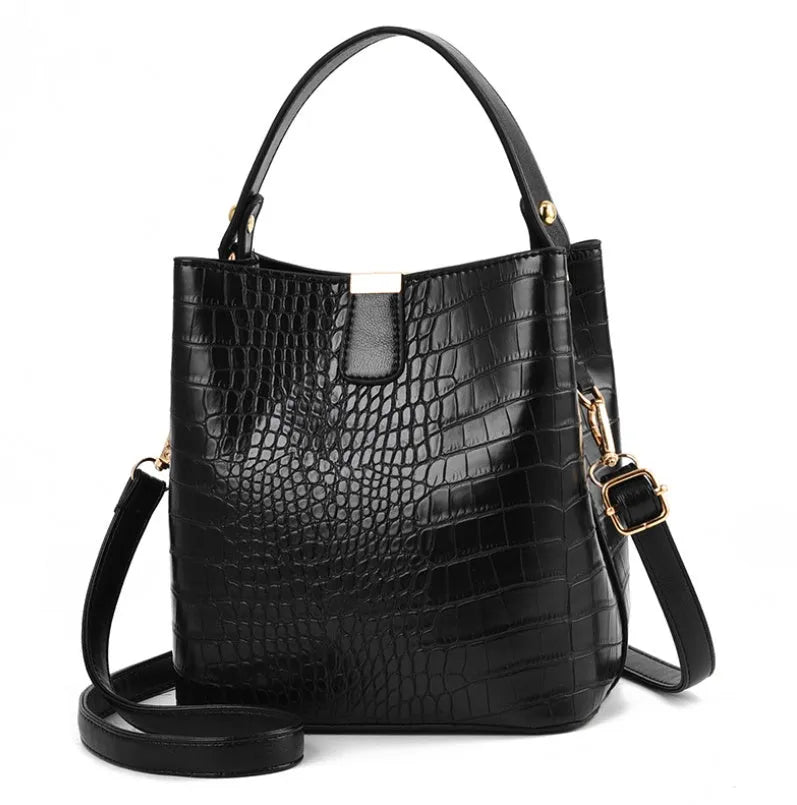 Women's shoulder bag messenger bag in PU leather with multiple internal compartments and zipper pocket