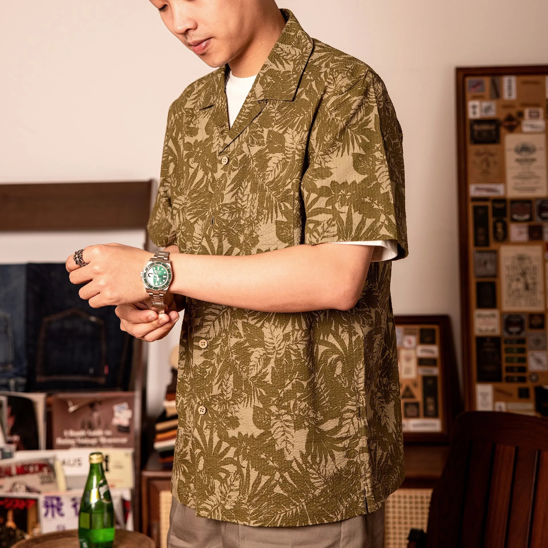 Vintage floral printed seersucker shirt with Cuban collar in loose fit, shown in blue and green colour options