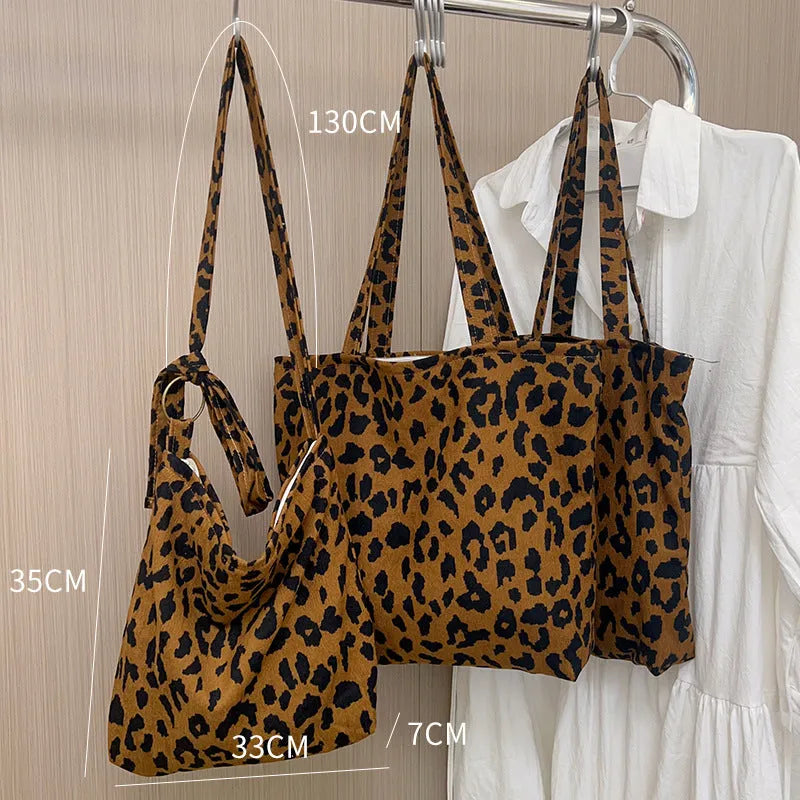 Length adjustable canvas shoulder bag in vintage leopard print with zipper closure