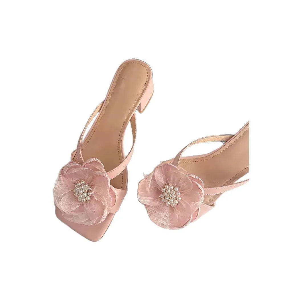 Women's square toe sandals with chunky heel in satin material, cream-white colour