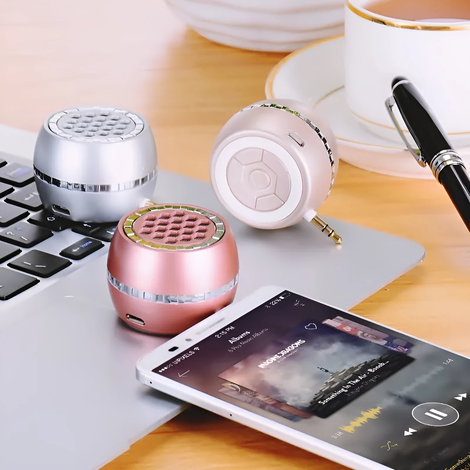 Universal external amplifier speaker in black, local gold, or rose gold colour with 5V input
