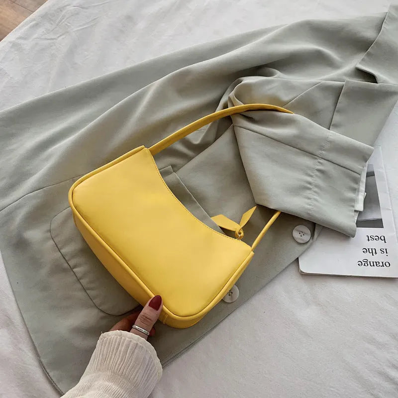 Net red underarm bag in solid colour PU, horizontal square shape, with single-shoulder carry