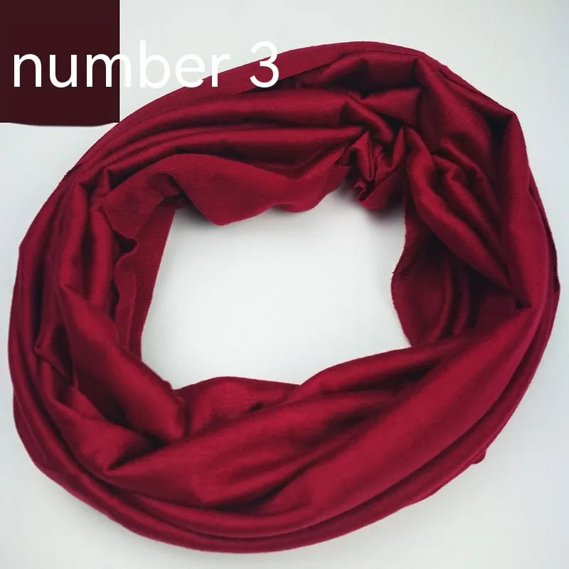 Seamless polyester headscarf for outdoor sports in a choice of colours.