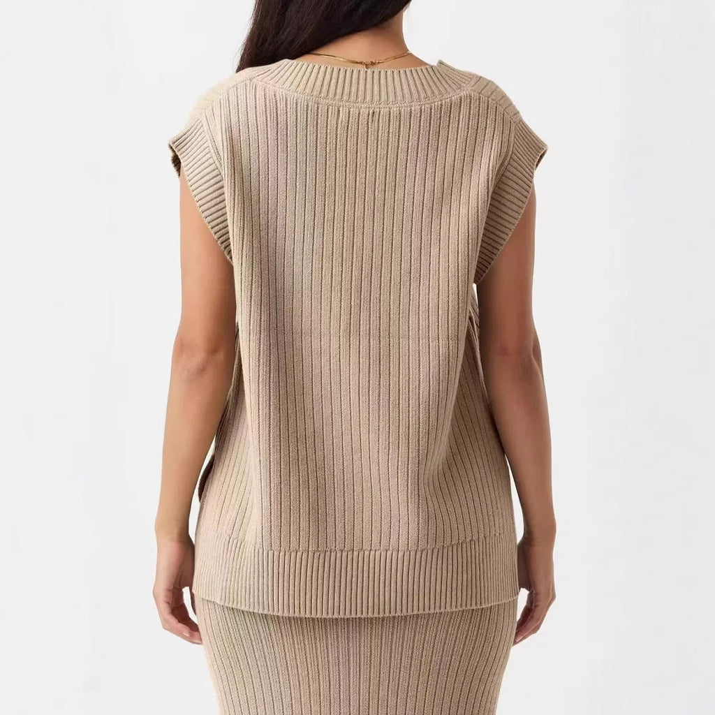 V-neck sleeveless loose pullover vest in camel viscose fibre with stripe pattern