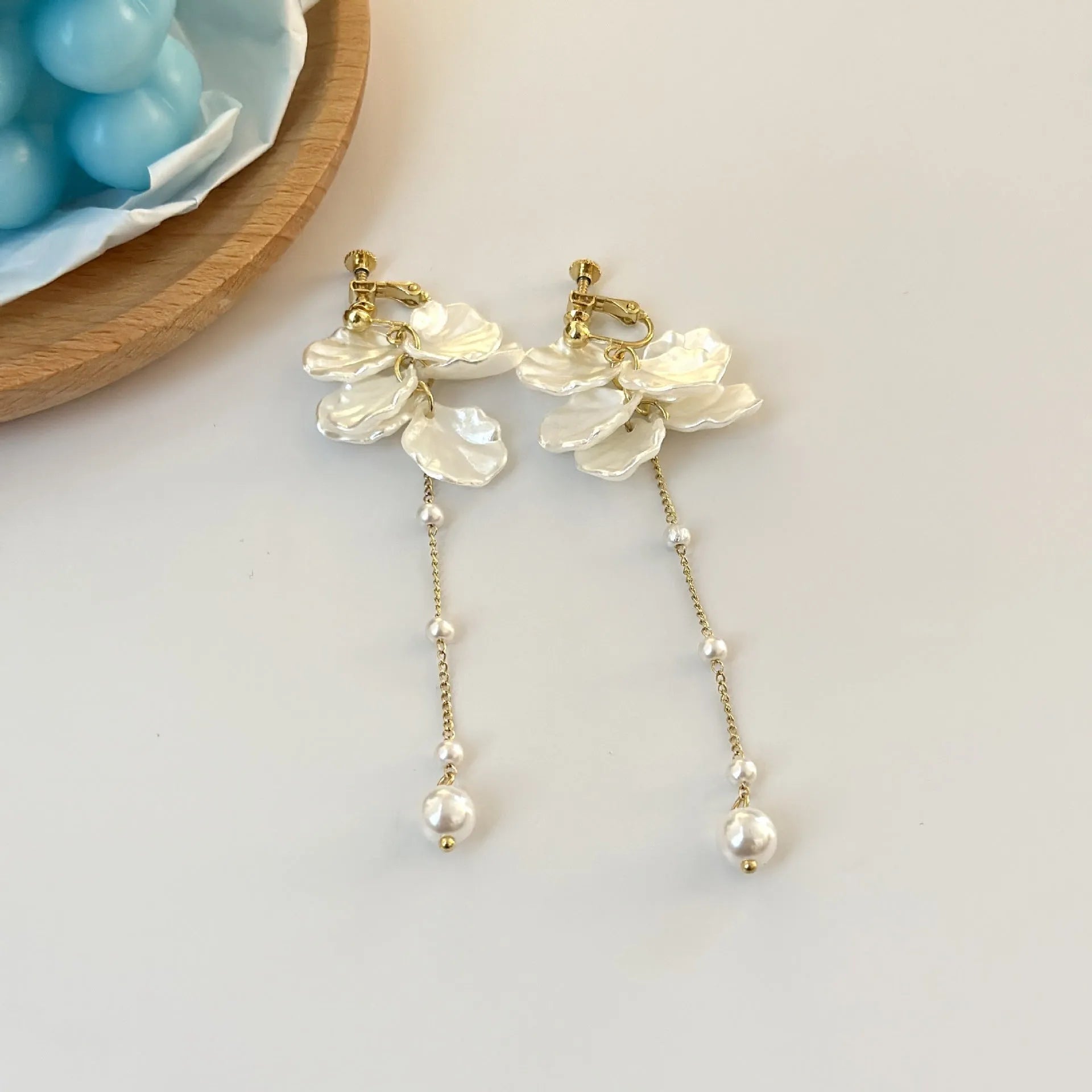 Women's fashion shell pearl tassel earrings showing 8.8cm length with multiple clip style options