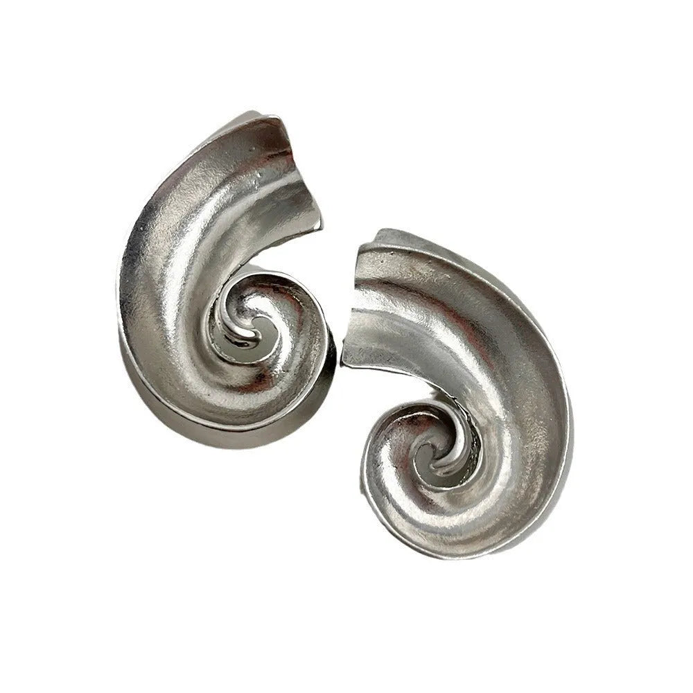 Retro geometric alloy ear studs in gold or silver, measuring 5cm with electroplated finish