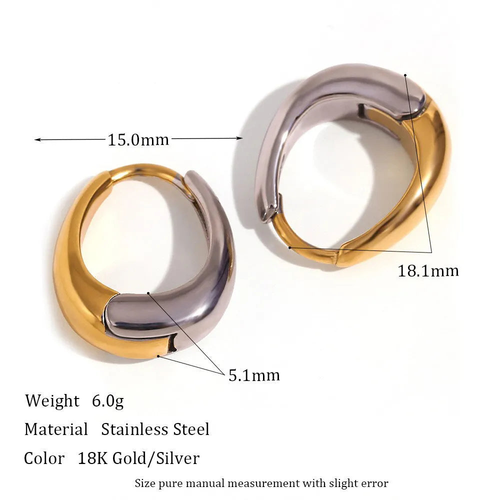 Gold geometric circle design jewellery set with earrings, necklace and bracelet