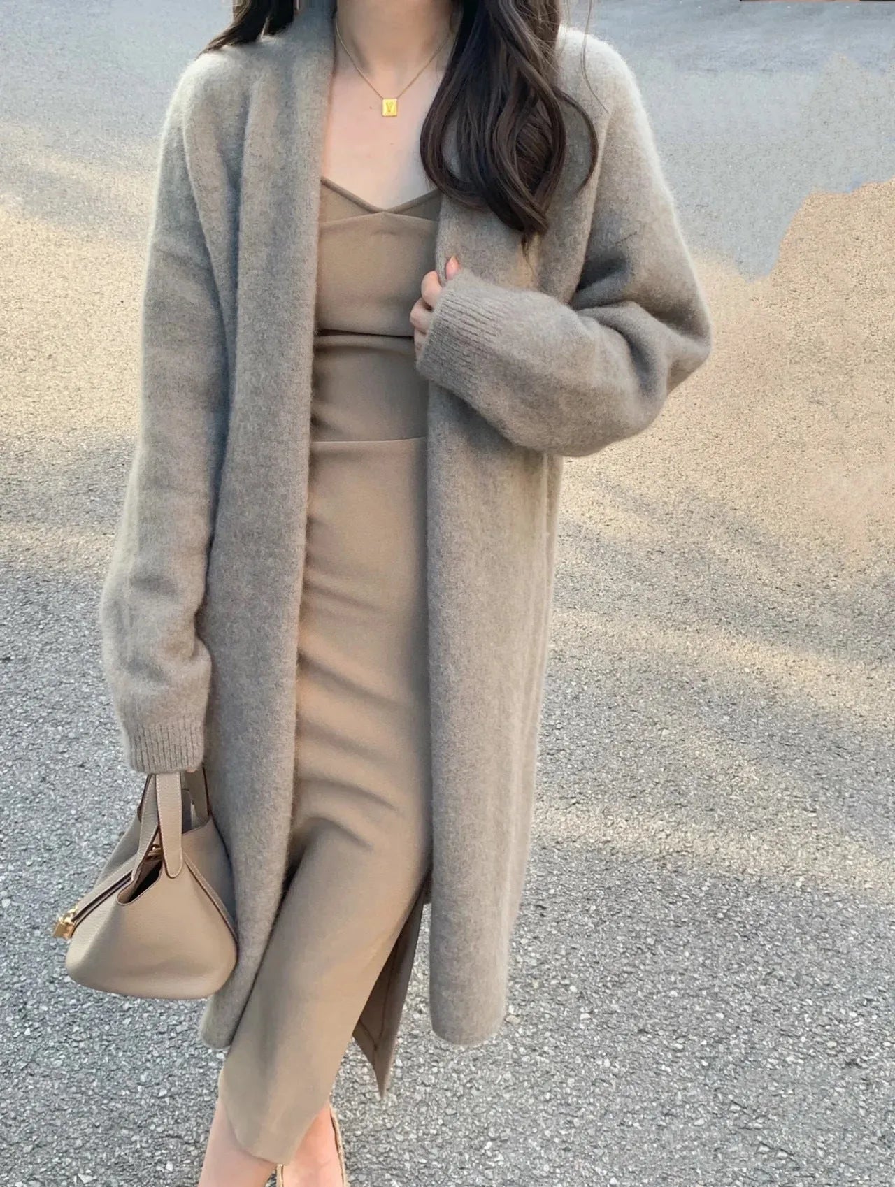 Women's mid-length knitted cardigan with V-neck and long sleeves in loose fit
