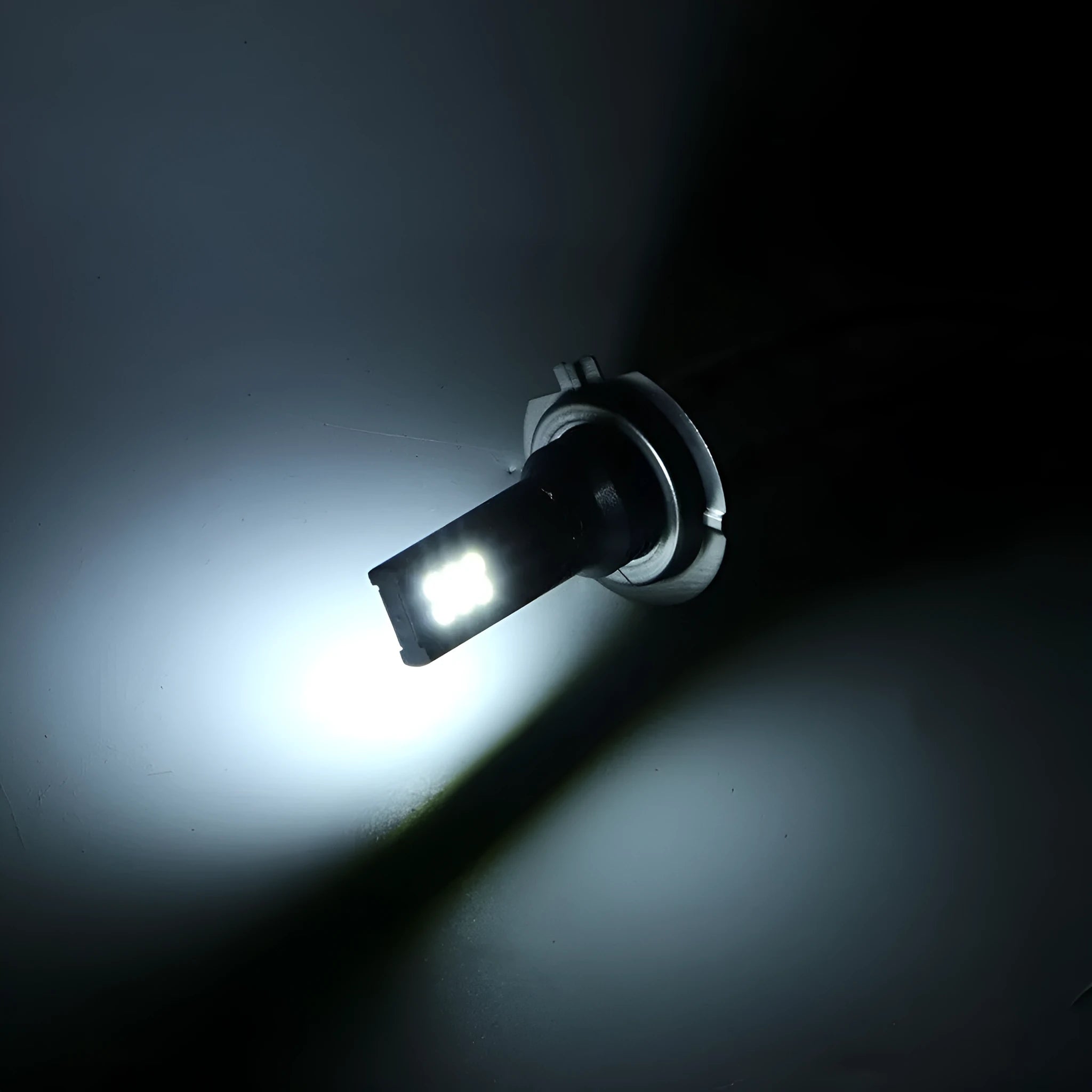 White aluminium H7 110W LED fog light unit with 12 SMD beads for car headlights.