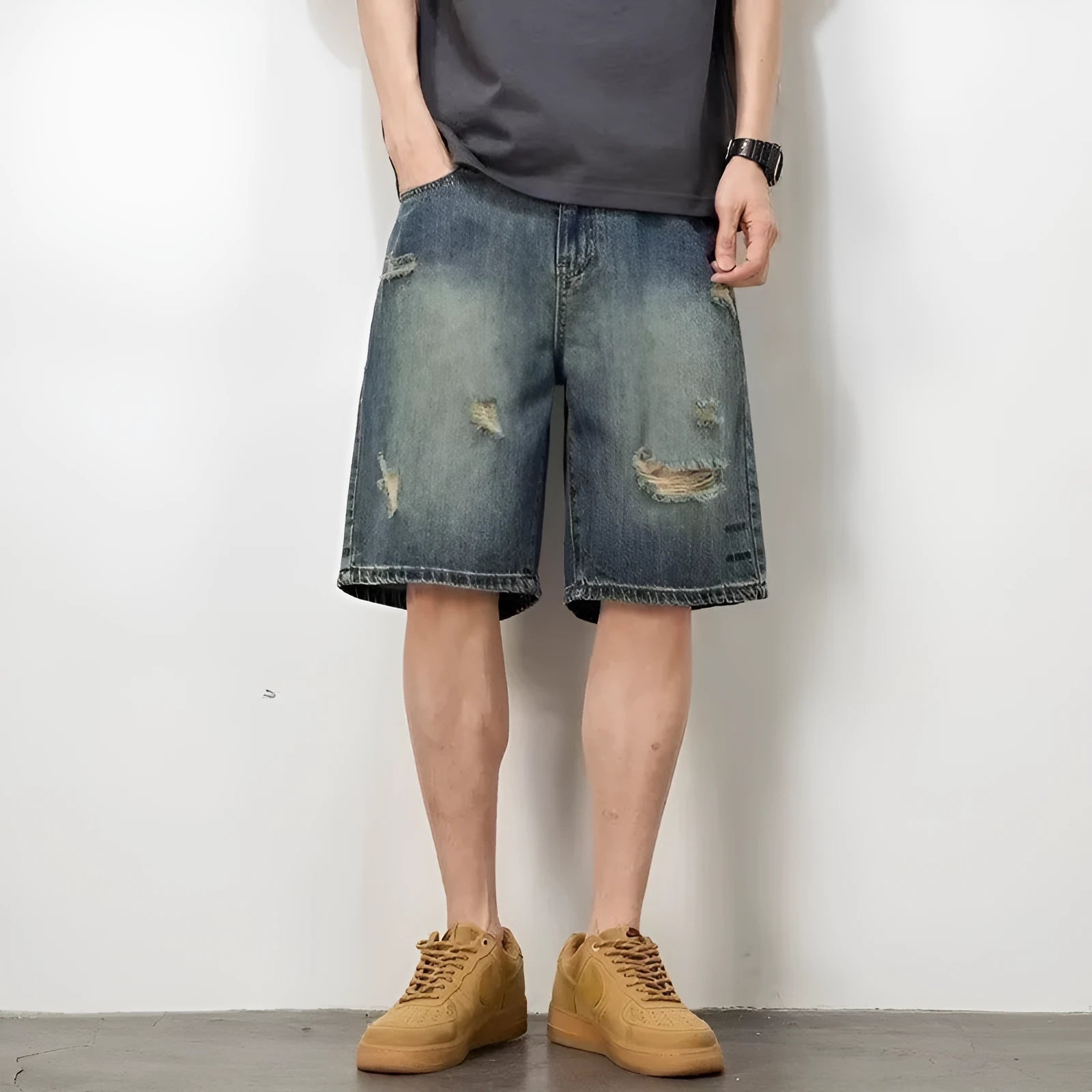 Men's loose fit washed blue denim shorts with straight leg and micro elasticity