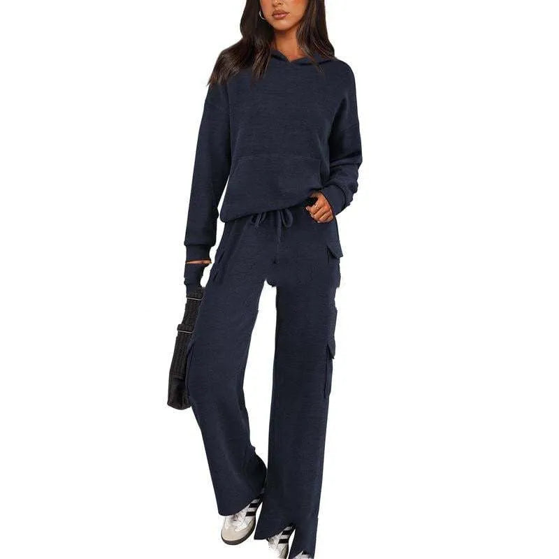 Women's polyester sports suit with regular sleeves and trousers in multiple colour options