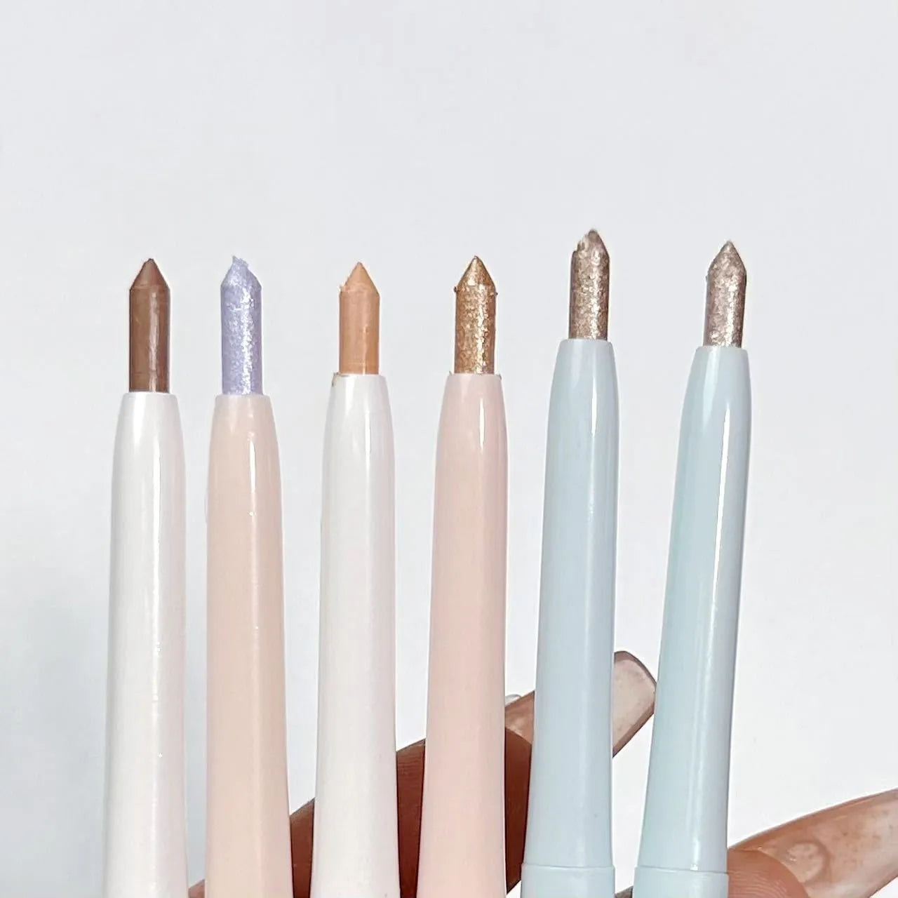 Brightening 2-in-1 waterproof eyeliner pen in gold, pink, purple and other colours.