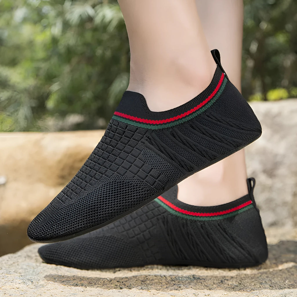 Anti-slip barefoot beach shoes for men with breathable mesh upper in solid colours