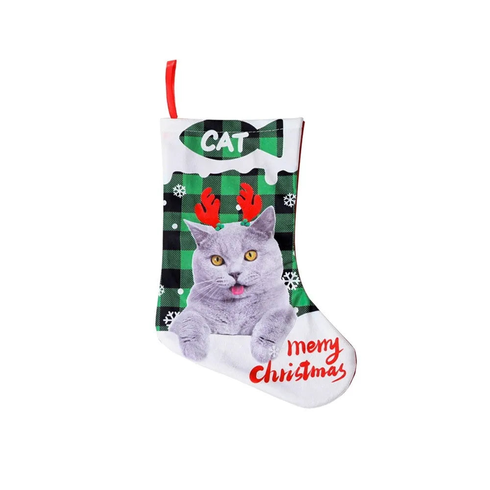 Printed cloth Christmas decoration panel with plaid puppy and cat designs measuring 26x36cm