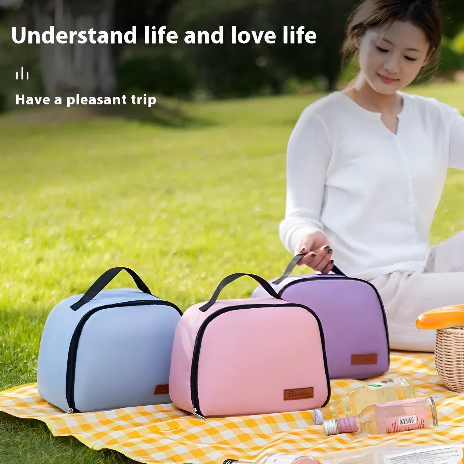 Insulated lunch box bag in textured cloth fabric with large capacity for bento containers