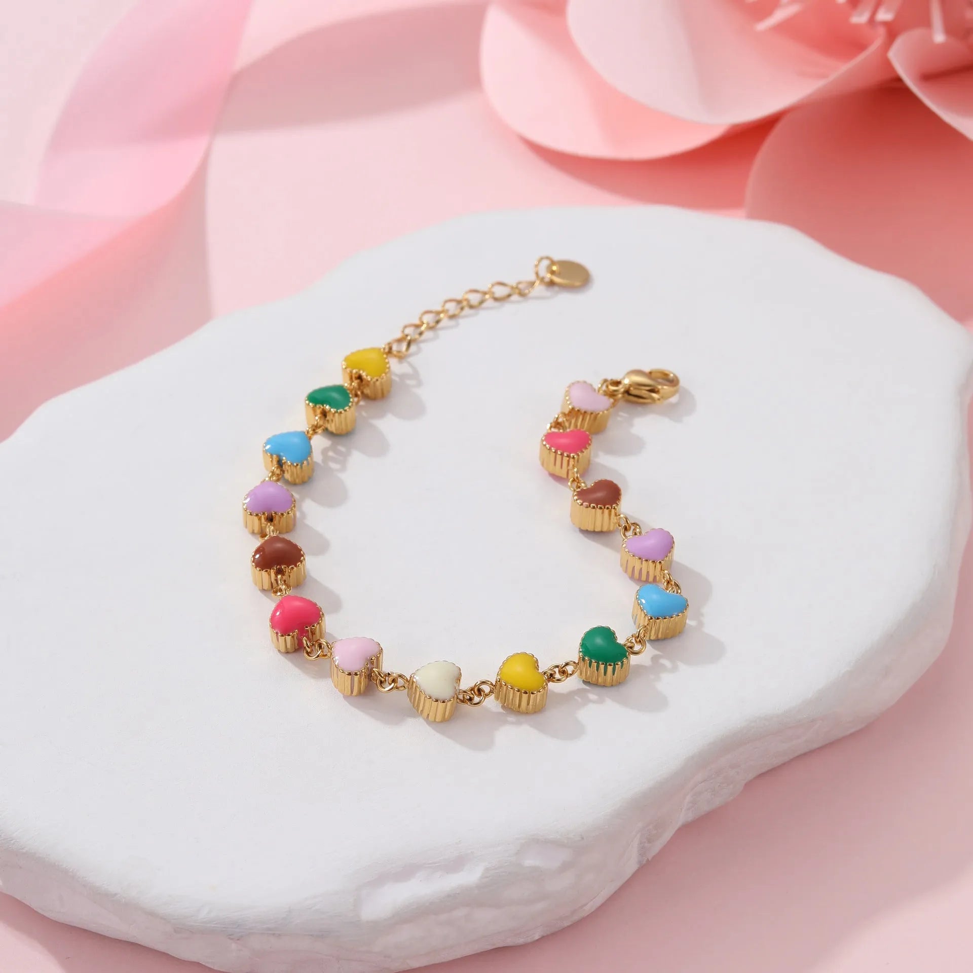Women's heart-shaped stainless steel bracelet with colourful oil necklace element in gold electroplated finish
