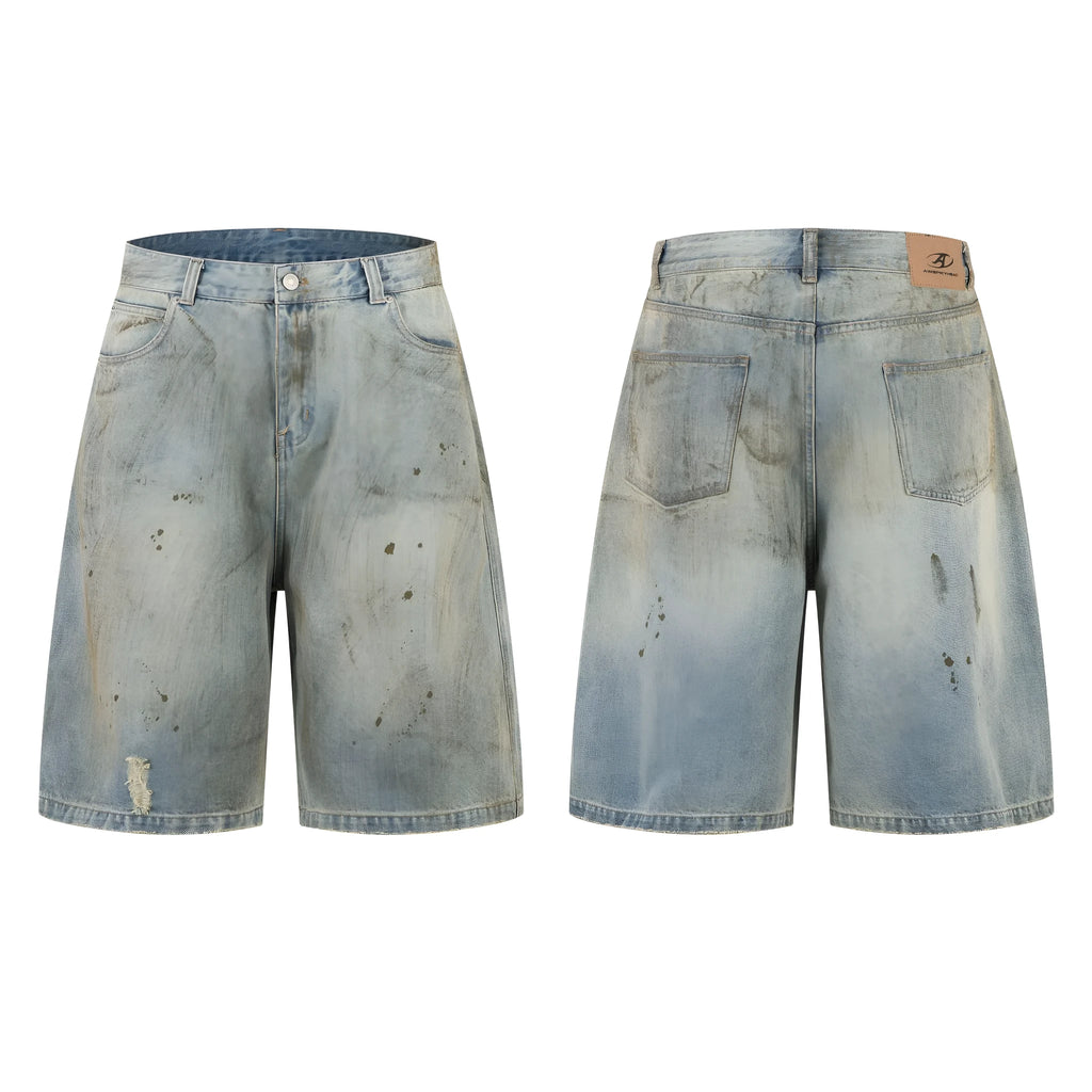 Blue washed denim cropped middle pants with straight leg and zipper fly