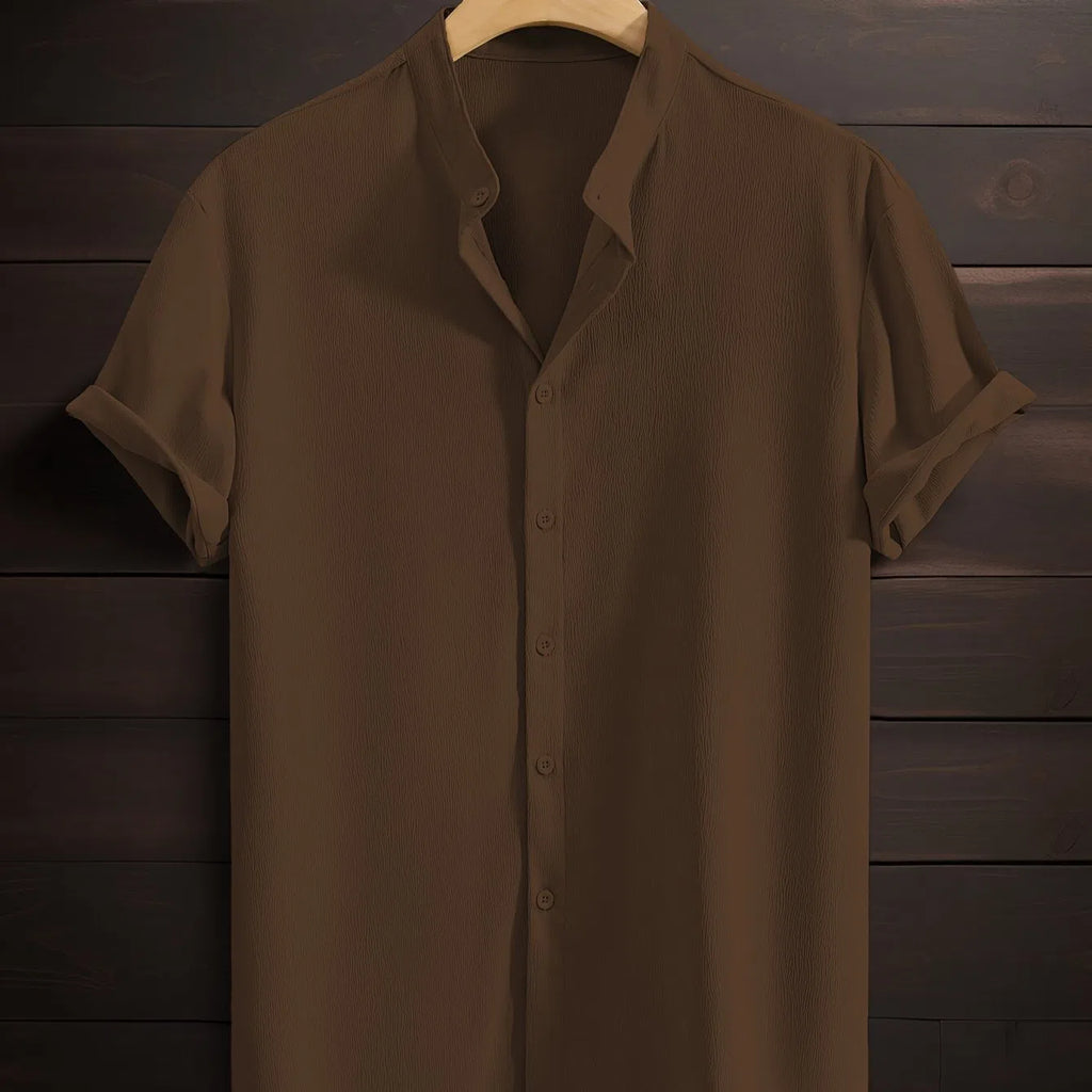 Men's casual short sleeve shirt in solid colour with stand collar, made from 100% breathable polyester fibre, loose fit