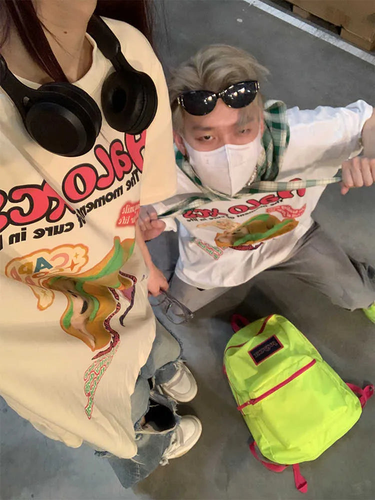 Cartoon hamburger dog printed cotton T-shirt in loose fit with round neck collar
