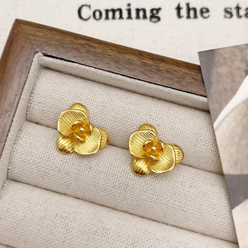 Retro flower earrings for women in electroplated copper with petal design, available in gold or silver colour