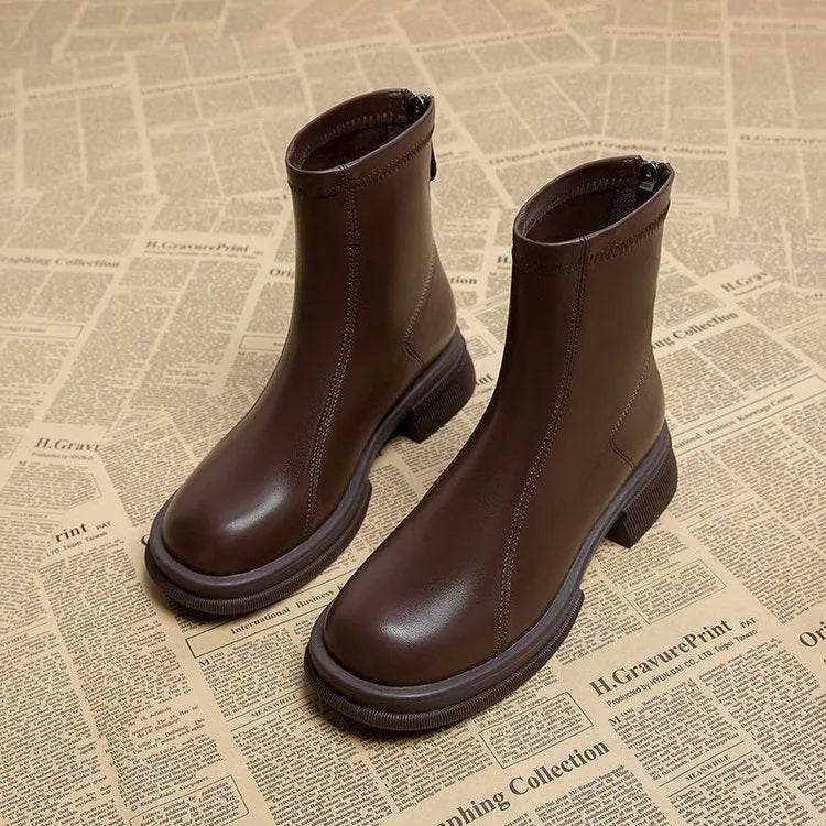 Women's flat heel ankle boots with back zip in artificial PU leather, round toe shape, rubber soles
