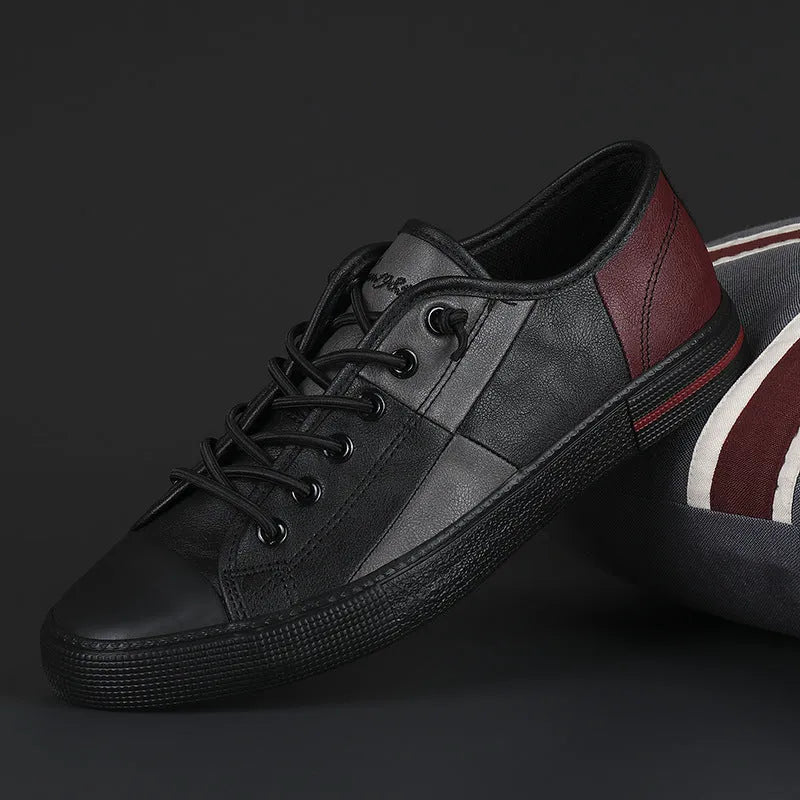 Men's colour contrast leather slip-on shoes with round toe and flat rubber sole.