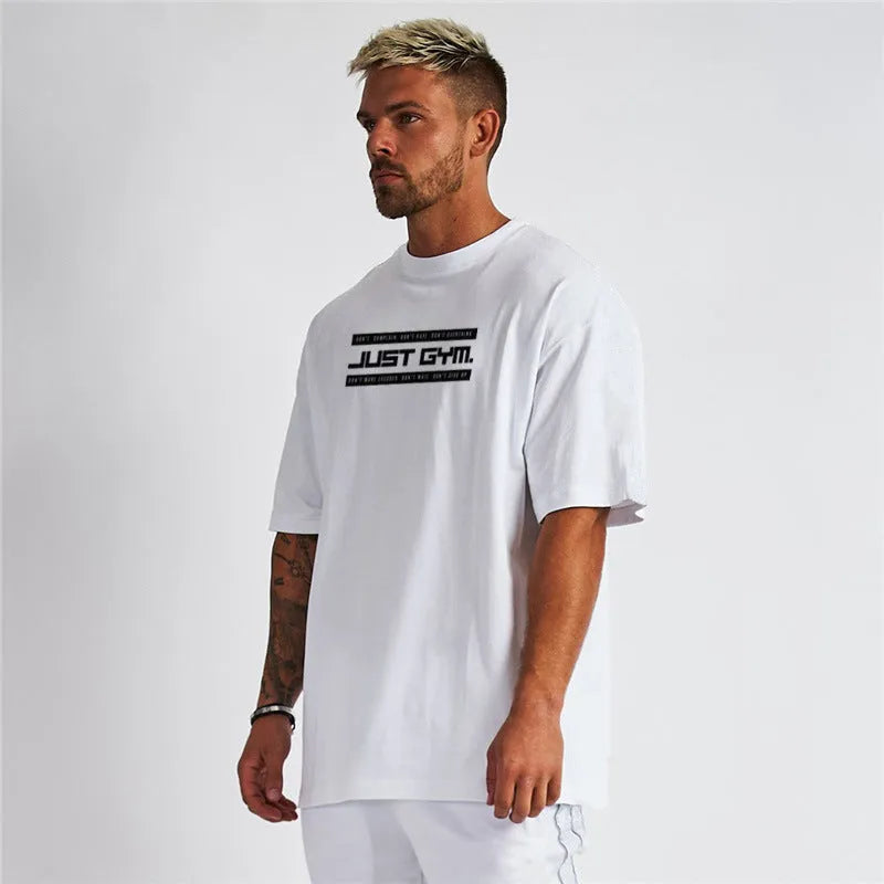 Five-point sleeve cotton bodybuilding sports t-shirt in black, round neck, front view
