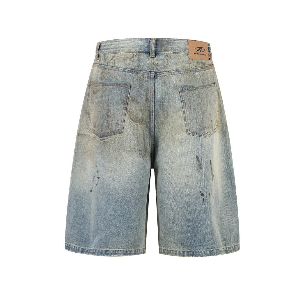 Blue washed denim cropped middle pants with straight leg and zipper fly