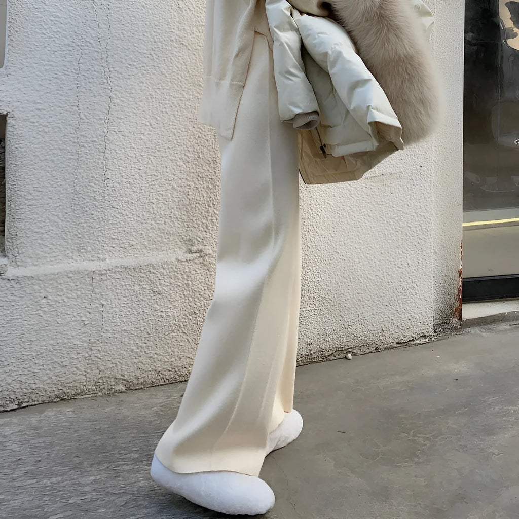 Women's knitted wide-leg high waist trousers in straight cut with drop hem design