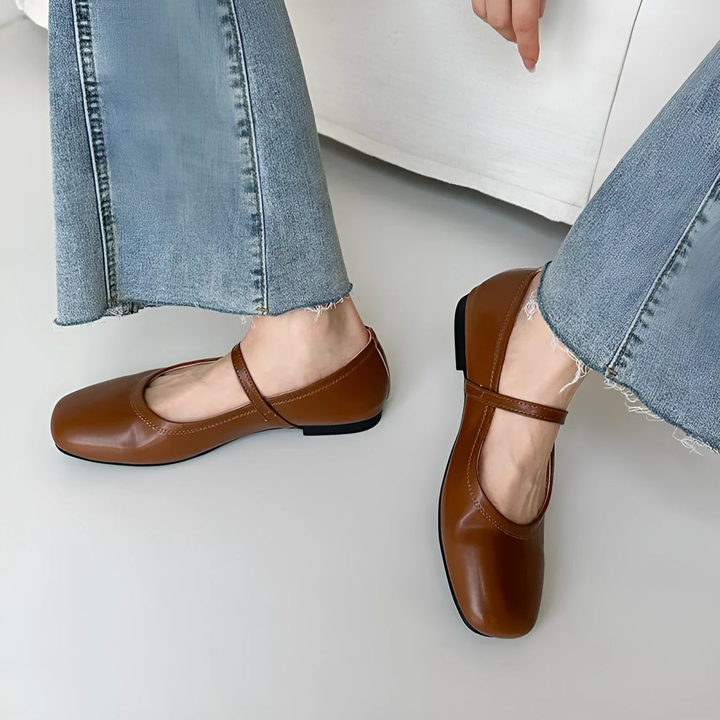 Retro Mary Jane shoes in sheepskin with low heel, round toe, black colour