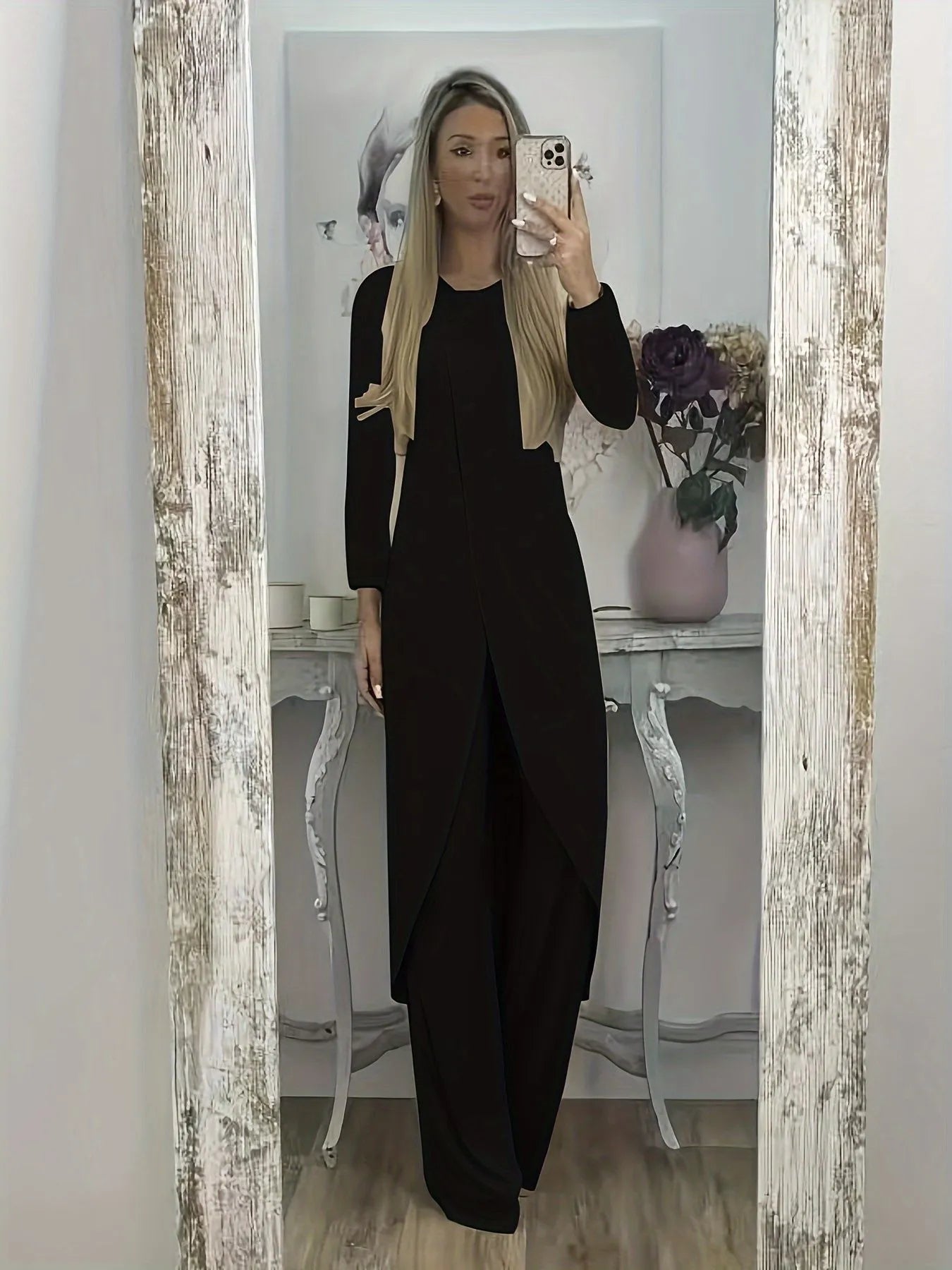 Casual loose-fit two-piece set with a round neck long sleeve top and matching trousers in khaki colour.